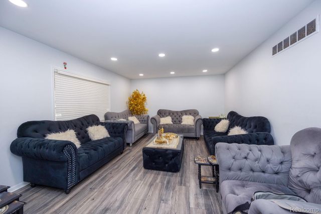 5858 Reuter Street, Dearborn, MI 48126