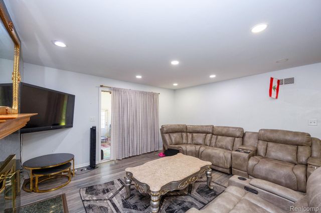 5858 Reuter Street, Dearborn, MI 48126