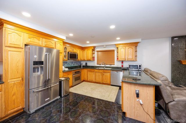 5858 Reuter Street, Dearborn, MI 48126