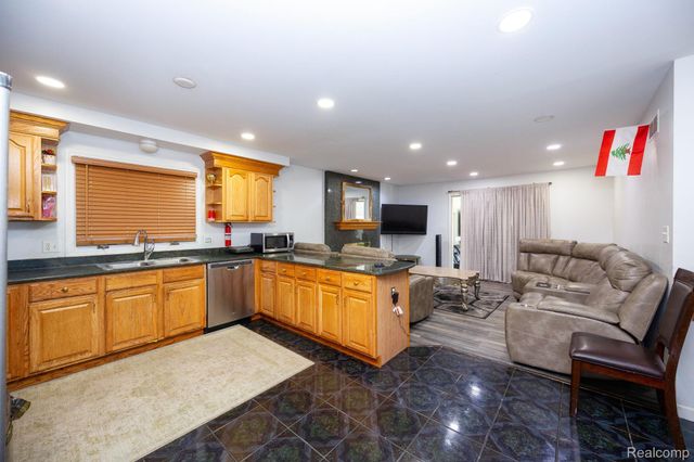 5858 Reuter Street, Dearborn, MI 48126