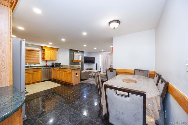 5858 Reuter Street, Dearborn, MI 48126