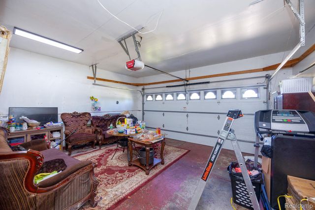 5858 Reuter Street, Dearborn, MI 48126
