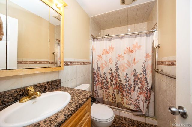 5858 Reuter Street, Dearborn, MI 48126