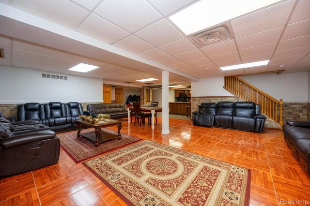 5858 Reuter Street, Dearborn, MI 48126