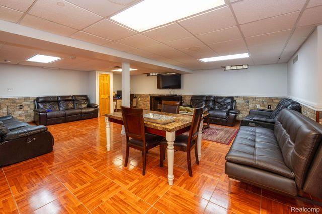 5858 Reuter Street, Dearborn, MI 48126
