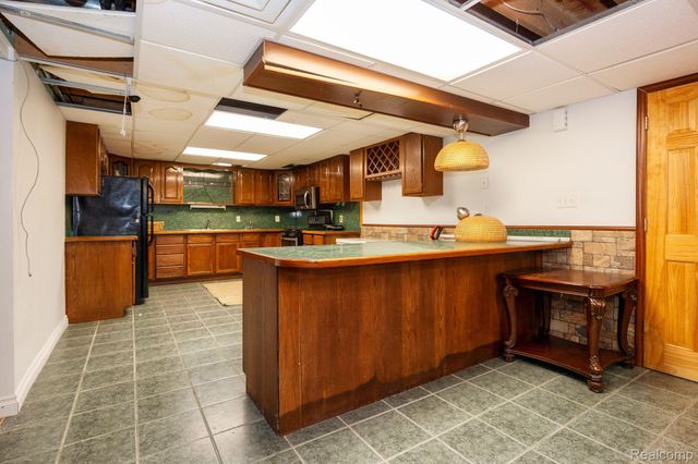 5858 Reuter Street, Dearborn, MI 48126