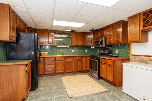 5858 Reuter Street, Dearborn, MI 48126