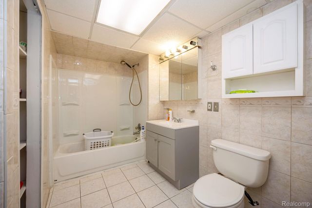 5858 Reuter Street, Dearborn, MI 48126