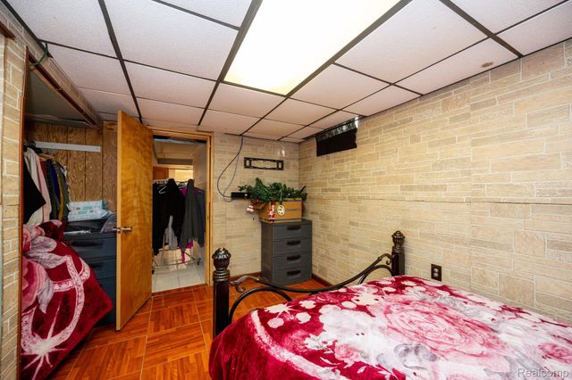 5858 Reuter Street, Dearborn, MI 48126