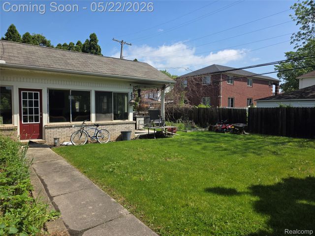 5858 Reuter Street, Dearborn, MI 48126