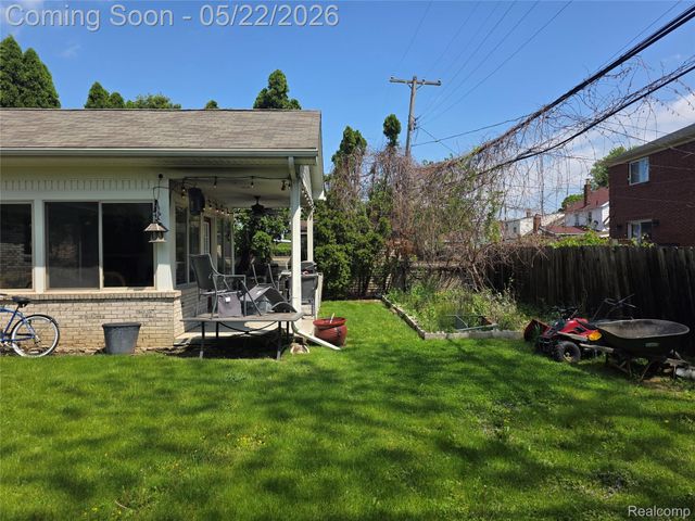 5858 Reuter Street, Dearborn, MI 48126