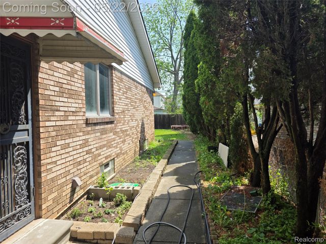 5858 Reuter Street, Dearborn, MI 48126