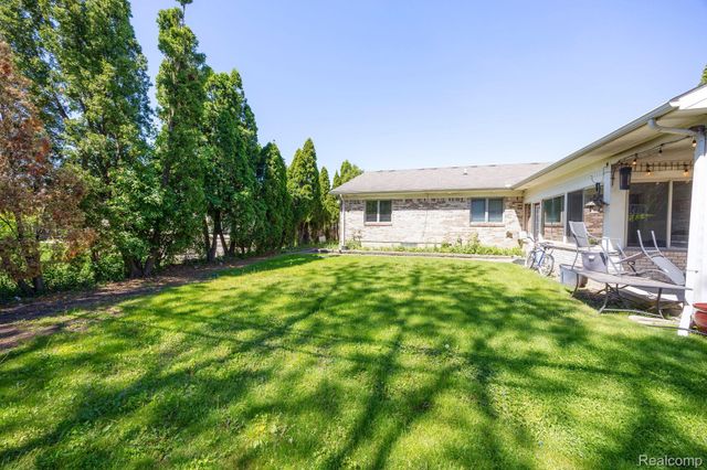 5858 Reuter Street, Dearborn, MI 48126