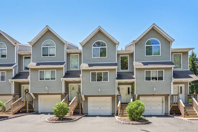 212 Arlington Court, Bardonia, NY 10954
