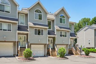 212 Arlington Court, Bardonia, NY 10954