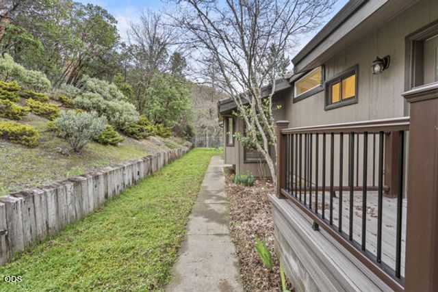 465 Strawberry Hill Lane, Jacksonville, OR 97530