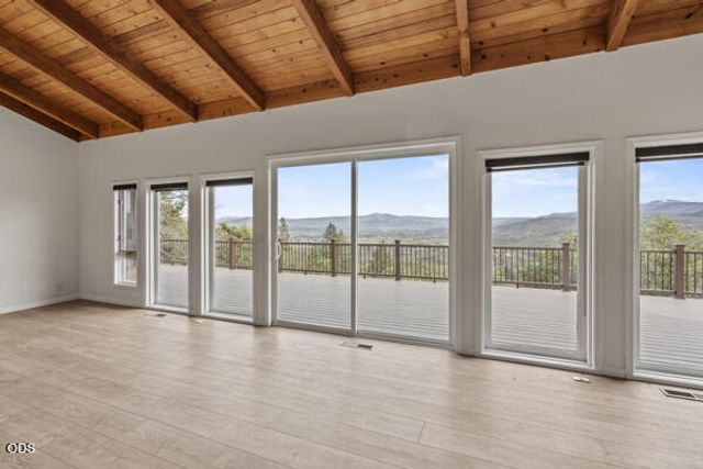 465 Strawberry Hill Lane, Jacksonville, OR 97530