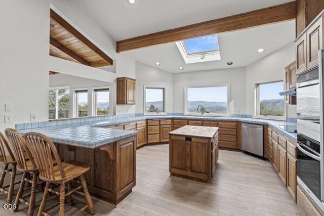 465 Strawberry Hill Lane, Jacksonville, OR 97530
