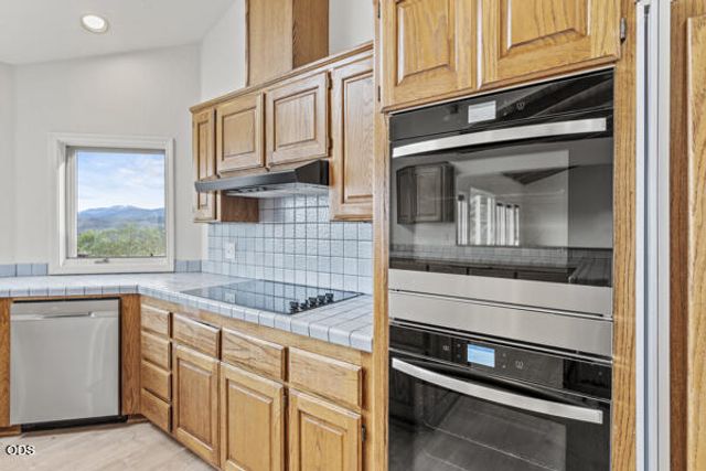 465 Strawberry Hill Lane, Jacksonville, OR 97530