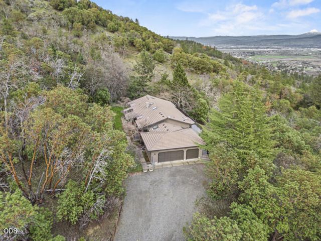 465 Strawberry Hill Lane, Jacksonville, OR 97530