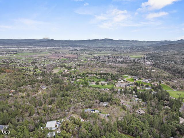 465 Strawberry Hill Lane, Jacksonville, OR 97530