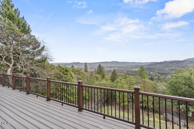 465 Strawberry Hill Lane, Jacksonville, OR 97530