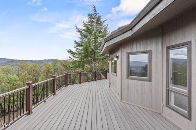 465 Strawberry Hill Lane, Jacksonville, OR 97530
