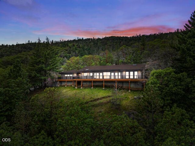 465 Strawberry Hill Lane, Jacksonville, OR 97530