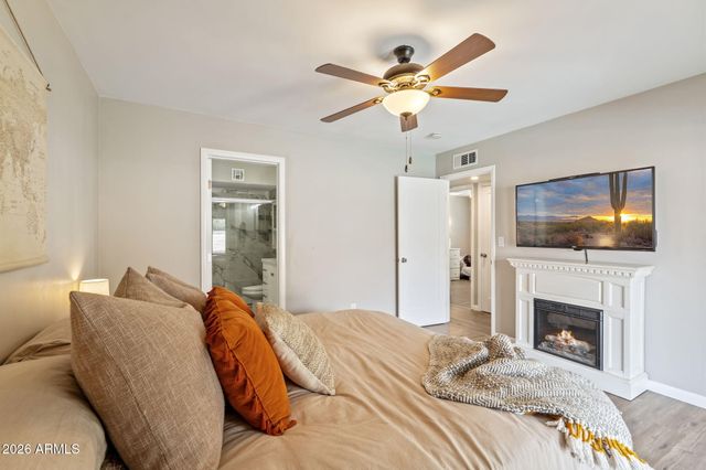 560 W EMERALD Avenue, Mesa, AZ 85210