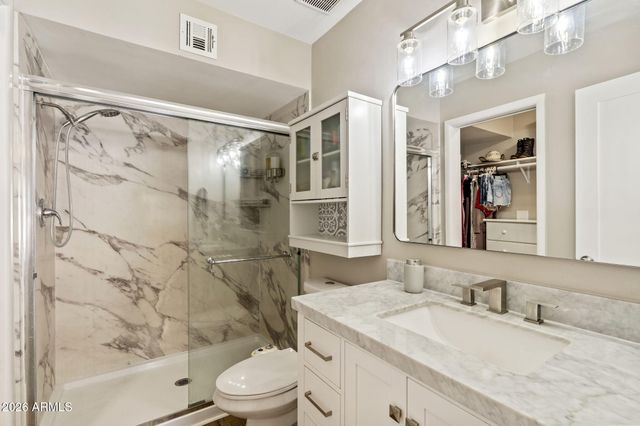 560 W EMERALD Avenue, Mesa, AZ 85210