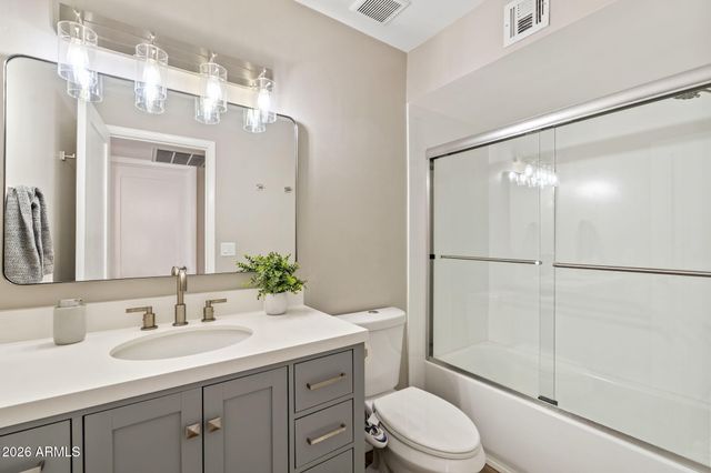 560 W EMERALD Avenue, Mesa, AZ 85210