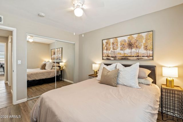 560 W EMERALD Avenue, Mesa, AZ 85210