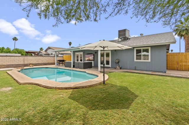 560 W EMERALD Avenue, Mesa, AZ 85210