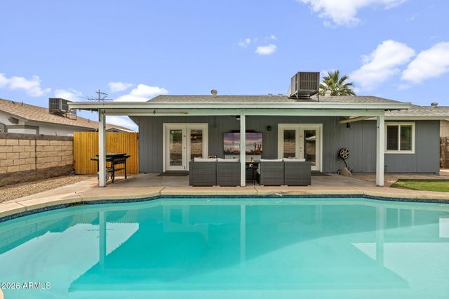 560 W EMERALD Avenue, Mesa, AZ 85210