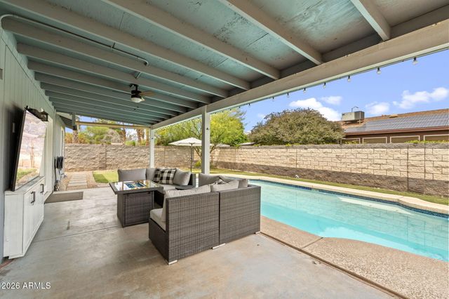 560 W EMERALD Avenue, Mesa, AZ 85210