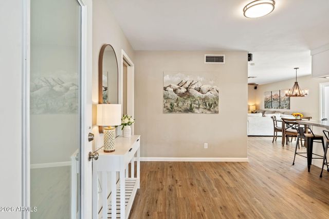 560 W EMERALD Avenue, Mesa, AZ 85210