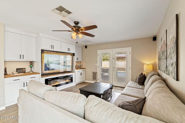 560 W EMERALD Avenue, Mesa, AZ 85210