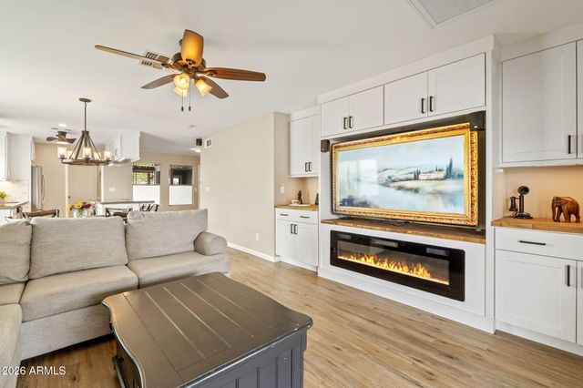 560 W EMERALD Avenue, Mesa, AZ 85210