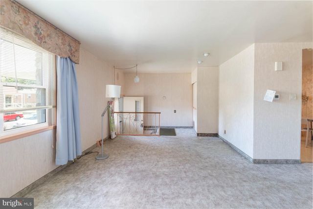1214 FENWICK RD, Philadelphia, PA 19115
