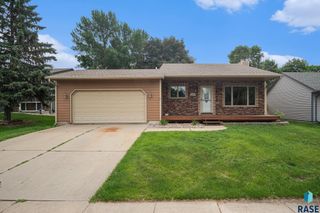 2500 S Ascot Ave, Sioux Falls, SD 57103