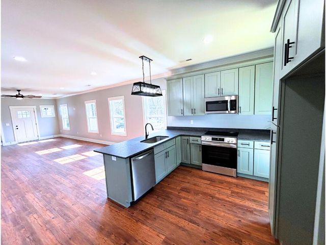 41 Greens Lake Road, Rossville, GA 30741
