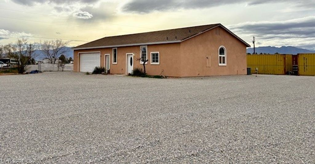 2421 East Falcon Street, Pahrump, NV 89048