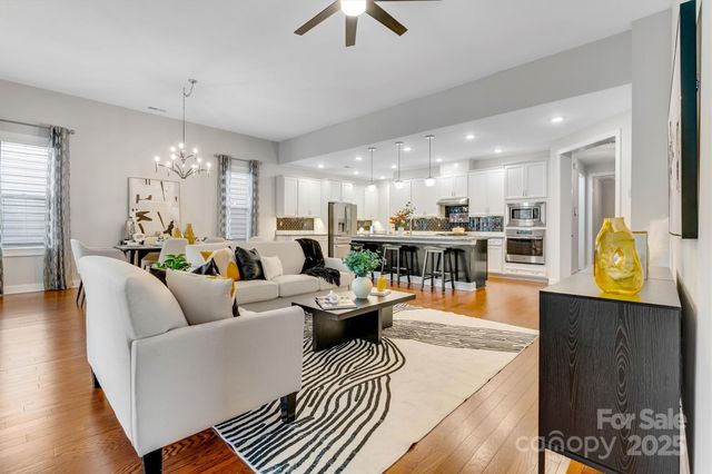 8210 Festival Way, Charlotte, NC 28215