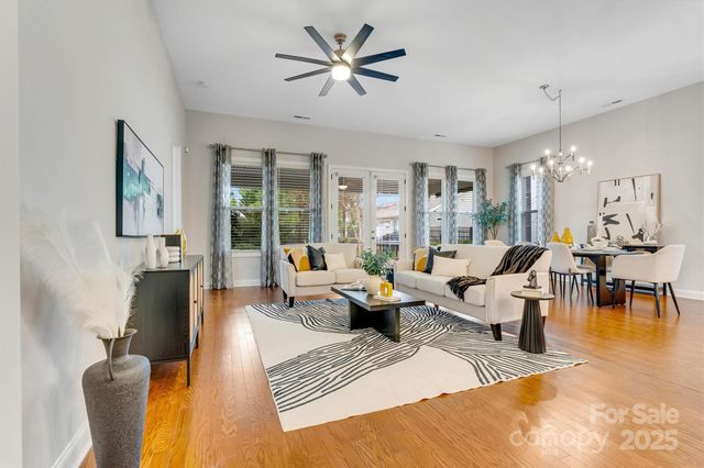 8210 Festival Way, Charlotte, NC 28215