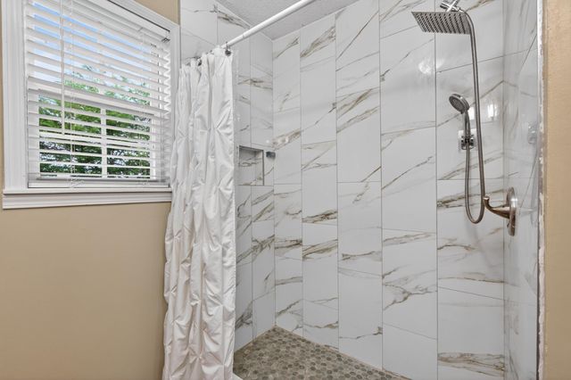 126 Sturbridge Drive, Georgetown, KY 40324