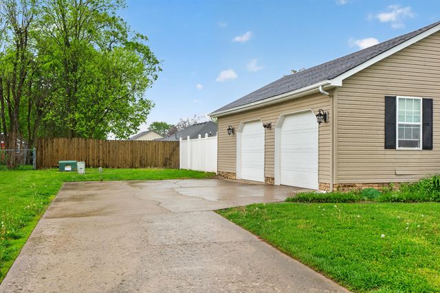 126 Sturbridge Drive, Georgetown, KY 40324