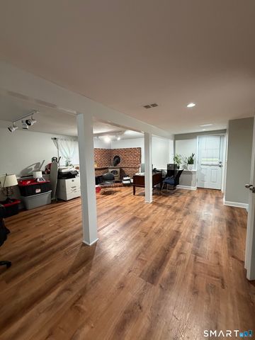 42 Shelley Lane, Glastonbury, CT 06033