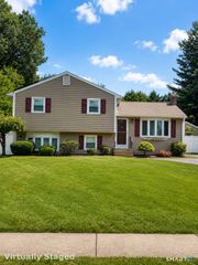 42 Shelley Lane, Glastonbury, CT 06033