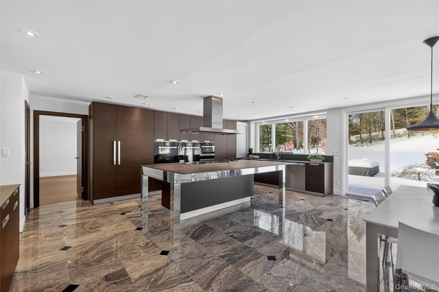 48 Westwood Court, Woodbury, NY 11797