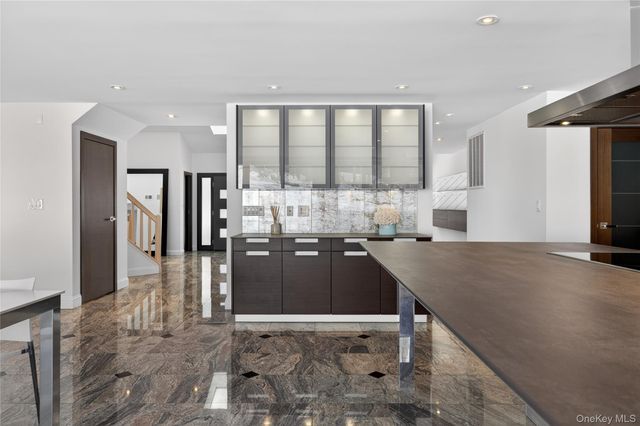 48 Westwood Court, Woodbury, NY 11797